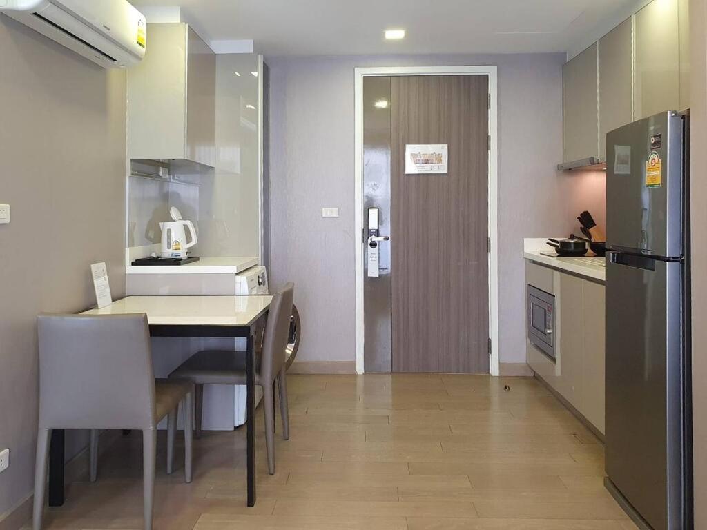 Dazzle Residence Banguecoque Exterior foto